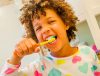 reforma cuarto de baño madrid niño feliz higiene dientes